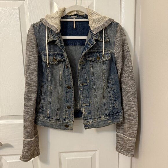 Free People Distressed Jean Jacket Women's Small - Picture 2 of 16